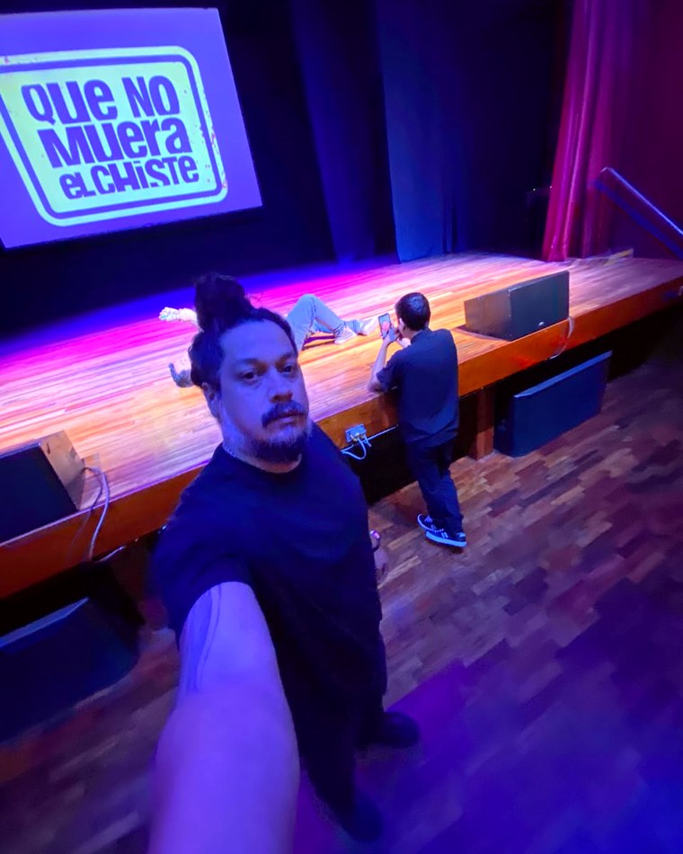 Selfie de backstage, minutos antes de salir a escena.
